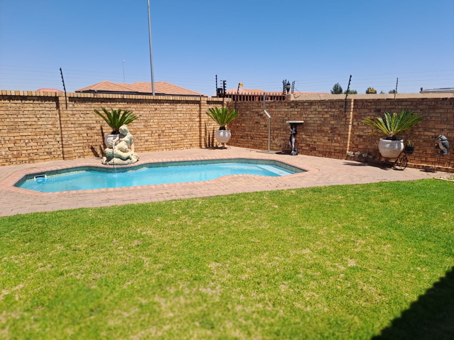 2 Bedroom Property for Sale in Naudeville Free State